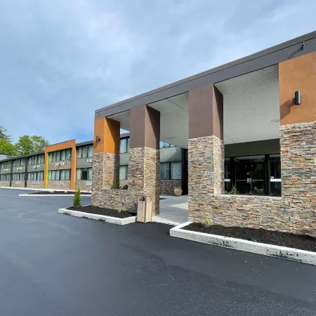 Wingate by Wyndham Lake George Отели рядом с достопримечательностью «Форт Уильям Генри»