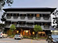 Little Amaroossa Residence Jakarta Hotels near Sky Garden - AEON Mall Tanjung Barat