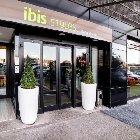 Ibis Styles Roma Vintage Отели рядом с достопримечательностью «Станция метро Subaugusta»