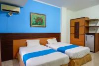Pineapple Mansion Solo Mitra RedDoorz Near RS Jih Solo Hotel a Laweyan