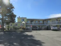 Travellers Motel Hotels near Cranbrook & District Arts Council