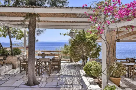 Hotel Cokkinis Отели в г. Mandra-Eidyllia