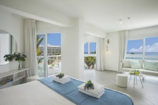 Infinity Blu - Designed for Adults by Louis Hotels