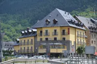 Hotel Spa Acevi Val D’Aran Các khách sạn ở Vielha e Mijaran