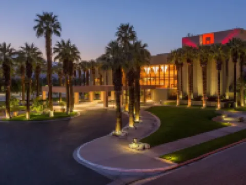 โรงแรม ฮอลิเดย์ อินน์ เอ็กซ์เพรส ปาล์ม-เดสเซิร์ท บาย IHG โรงแรมในปาล์มดีเซิร์ท