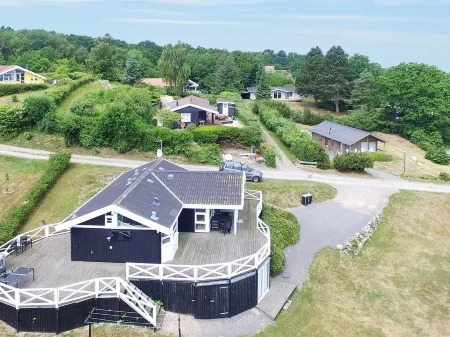 "Tjelle" - 300m from the Sea Отели в г. Allinge