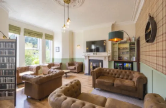 เอชเครูมส์ - เซลฟ์เคทเทอริ่งเซอร์วิสรูมส์