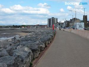 Inviting 2-Bed Apartment in Bare Morecambe