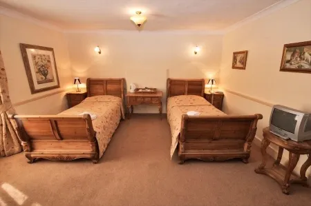 The Old Well Inn Отели рядом с достопримечательностью «Замок Рэби»