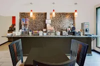 Super 8 by Wyndham Fayetteville - breakfast