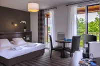 Domaine De Cicé-Blossac Отели в г. 