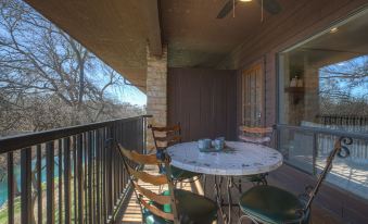 Luxury Riverfront Condo 1 Blk to Schlitterbahn!