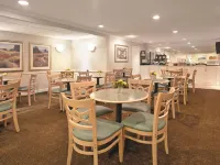 La Quinta Inn & Suites by Wyndham Cincinnati NE - Mason - Pysäköinti