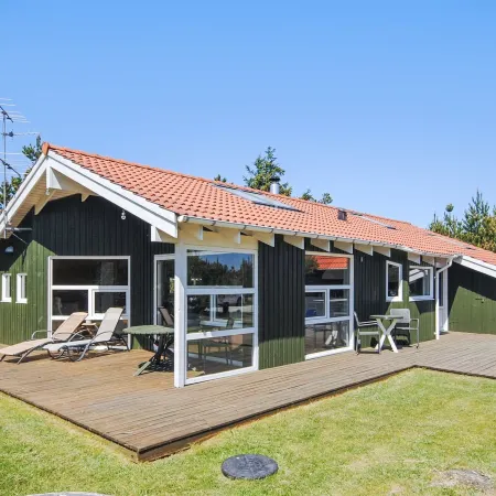 "Heggi" - 900m from the Sea