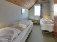 "Lynne" - 2.3km from the Sea