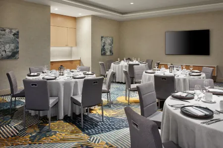 Delta Hotels Calgary Airport in-Terminal Отели рядом с Аэропорт Калгари