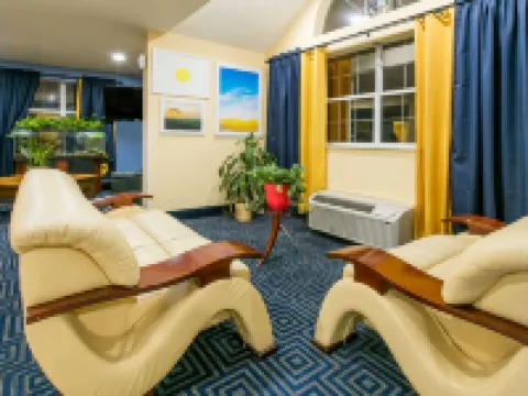 Days Inn & Suites by Wyndham Pryor Hotels in Mayes County