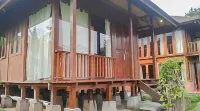 RedDoorz Syariah Near Tugu Macan Kayu Aro Отели в г. 