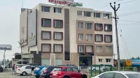 Hotel Vahini Grand - Parkplatz