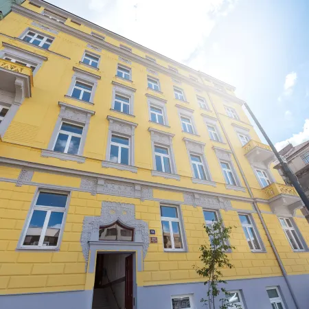 Letna Garden Suites Отели рядом с достопримечательностью «Футбольный стадион «Дженерали Арена»»