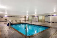 La Quinta Inn & Suites by Wyndham Emporia - Pools