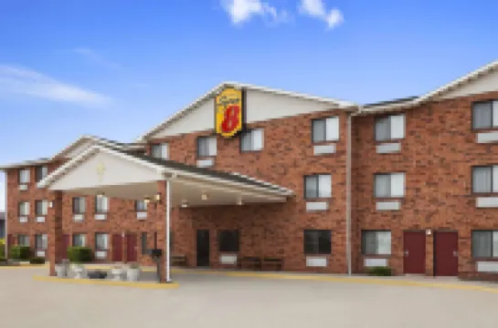 Super 8 by Wyndham Bowling Green Hotels in 