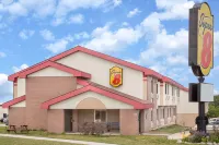 Super 8 by Wyndham Sheboygan WI Hotel di Sheboygan Falls