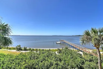 Beachfront Cedar Key Condo w/ Pool, Spa & Views!