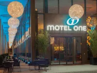 Motel One Dresden am Zwinger Hotels near Porcelain Collection