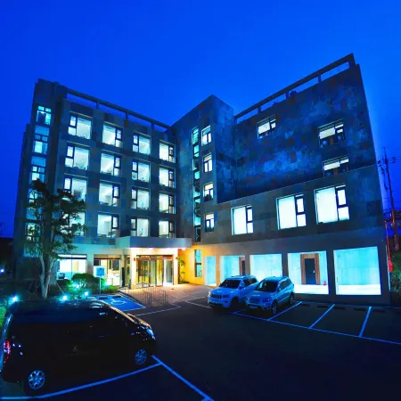 Black Sands Hotel Jeju Отели рядом с достопримечательностью «Монумент Самсасок»