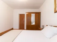 Seafront Spacious Apartment Spazzio Hotels in Preko