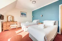 Onich Hotel & Lochside Beach Pods