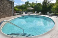 Country Inn & Suites by Radisson, Asheville West Near Biltmore - Pools