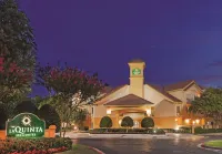 La Quinta Inn & Suites by Wyndham Dallas - Addison Galleria