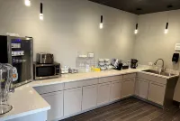 Ramada by Wyndham Studio Suites Dothan - breakfast