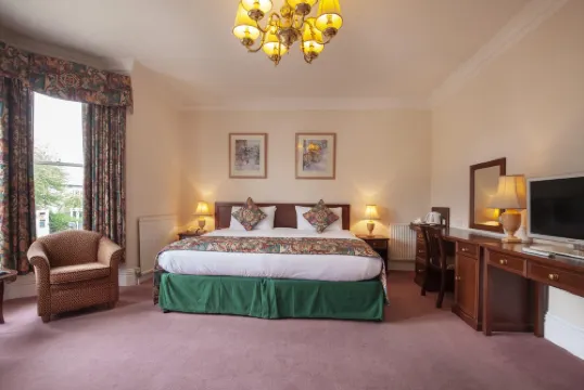 โรงแรมแอชลีย์