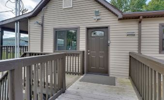 2nd-Floor Harveys Lake Apartment with Deck!