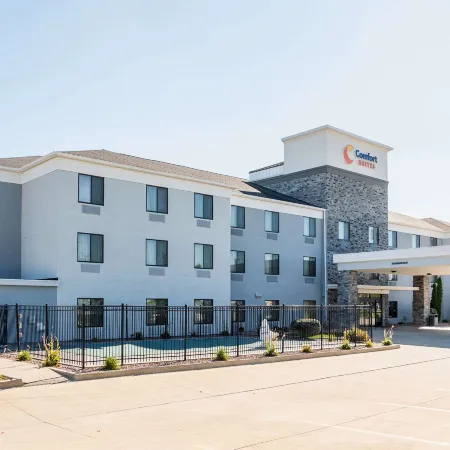Comfort Suites Bloomington I-55 and I-74