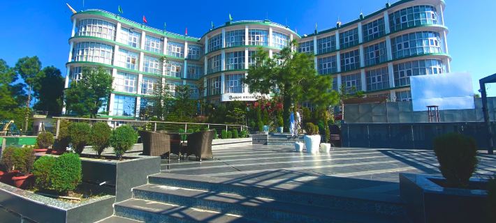 Hotel Barog Heights Hotele w: Solan