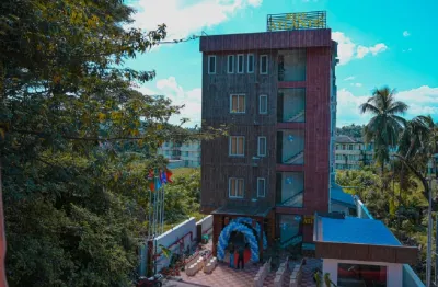 Hotel Reef Atlantis Hotels near Cellular Jail