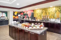 Fairfield Inn & Suites Toronto Airport - พร้อมอาหารเช้า