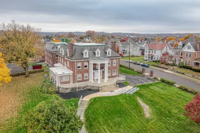 The Grandeur Estate Hotels in Hempfield Township