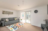 Skyvillion - 3Bed Home W/Grdn for A Family Getaway