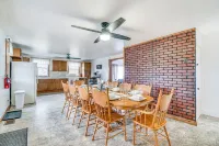 Cozy New York Farmhouse w/ Porch, Grill & Fire Pit - Maalaistalo