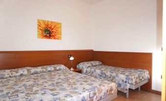 Cozy Flat with Terrace and Shared Pool
