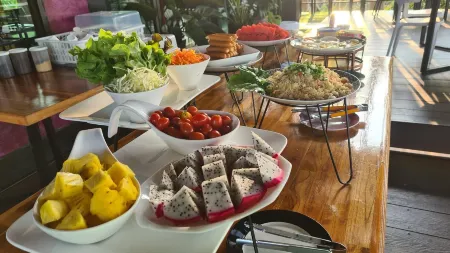 Baan Suan Hill Resort Отели рядом с достопримечательностью «Ratchaprapha»