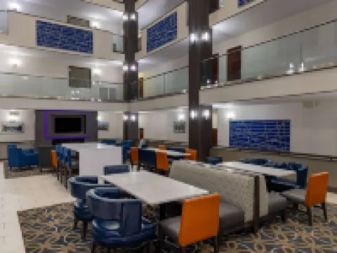 La Quinta Inn & Suites by Wyndham Covington Hotels in Covington