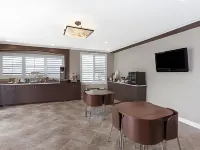 Harbor Inn & Suites