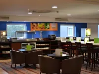 Holiday Inn Express BIRMINGHAM - STAR CITY by IHG - petit déjeuner