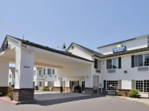Days Inn & Suites by Wyndham Gresham Hotels in Gresham